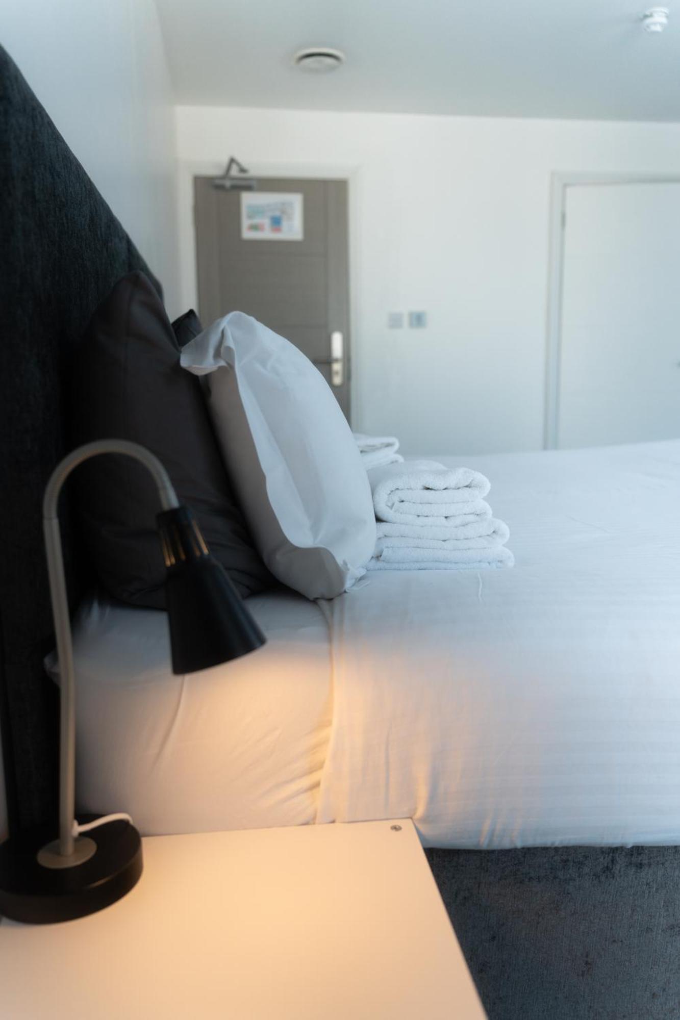 Abbey Point Hotel Wembley 外观 照片