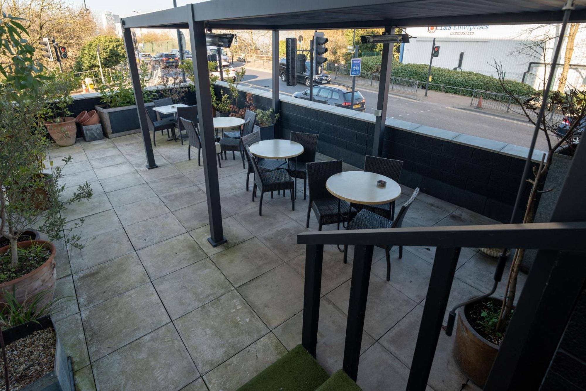 Abbey Point Hotel Wembley 外观 照片